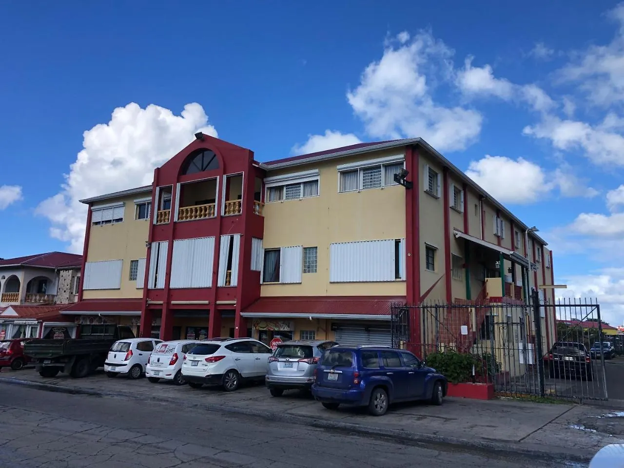 Carl'S Unique Inn & Conference Facilities Simpson Bay