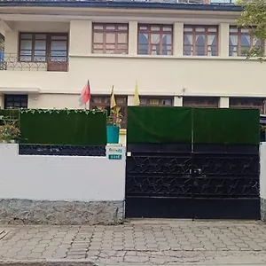 https://hostel-friendly-house-2.hotelsquito.com